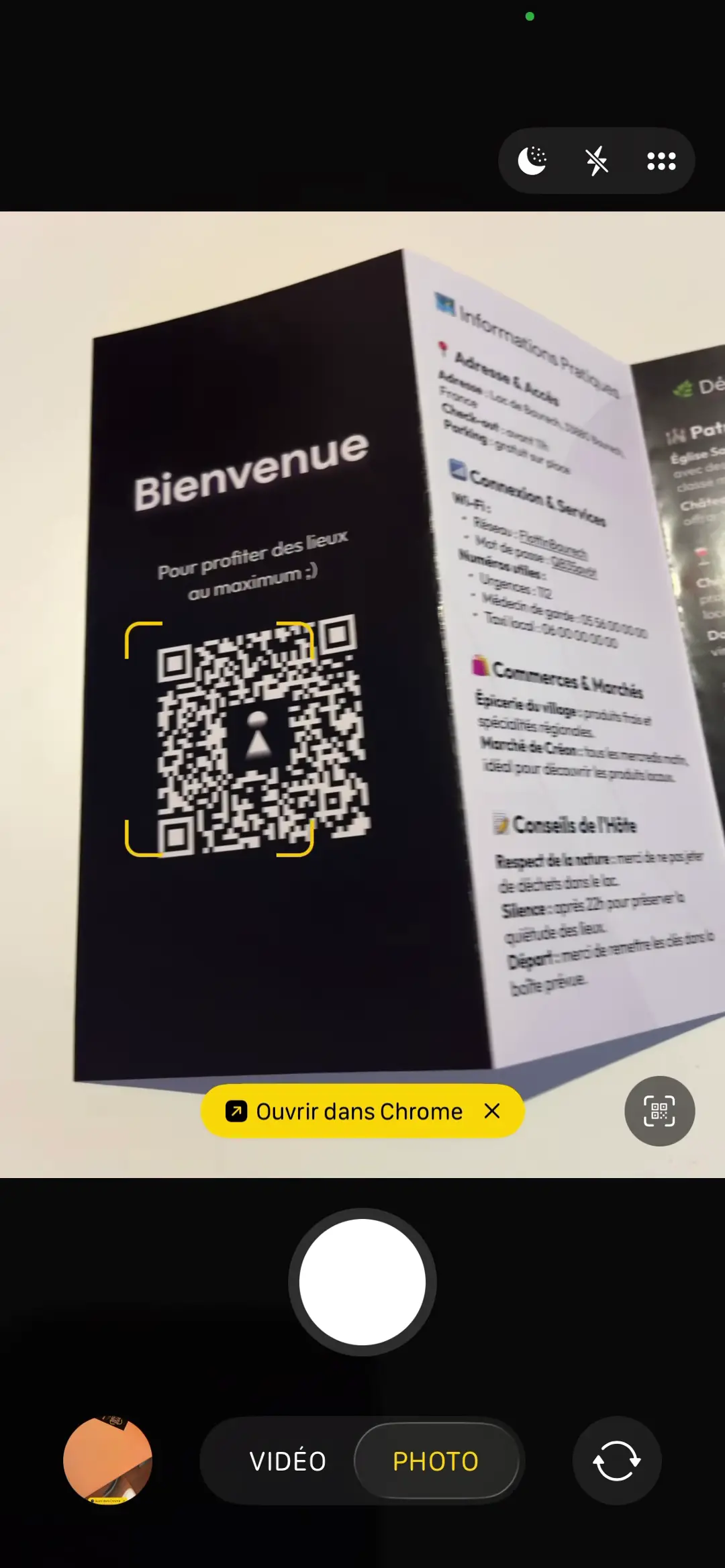 Livret d'accueil imprimé avec son QR code vers la messagerie IndieHost